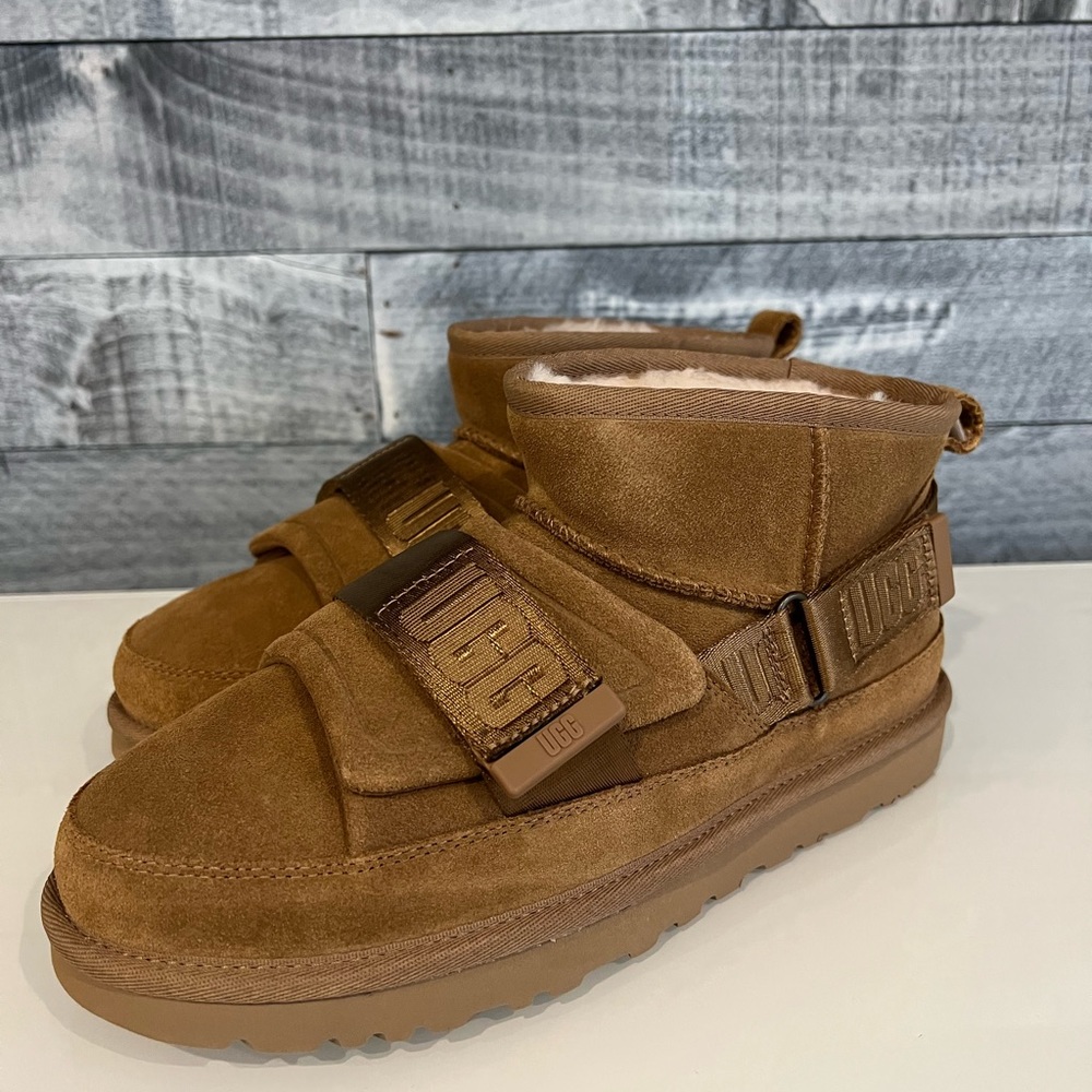 UGG Classic Ultra Mini Hybrid
Boot Women size 9